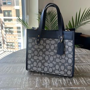 Coach field tote 22